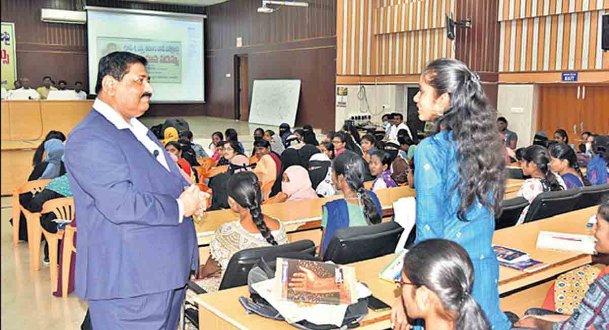 Self-confidence vital to excel in examinations, SEC tells job aspirants