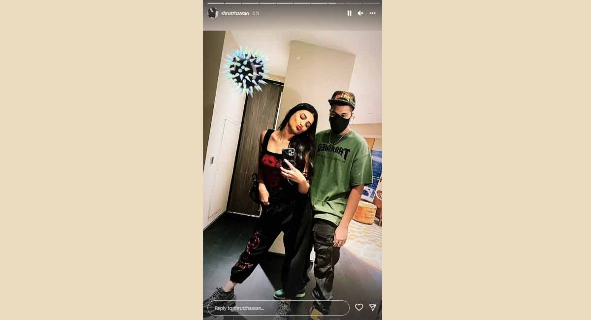 Shruti, Santanu spend some fun time together