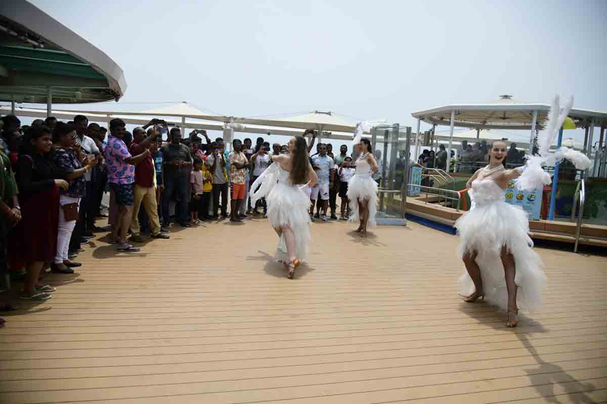 Enjoy a luxurious cruise on Bay of Bengal