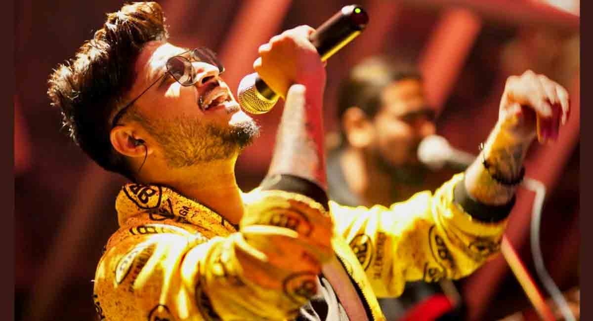 Go bonkers with Mohit Modanwal’s on-stage infectious energy