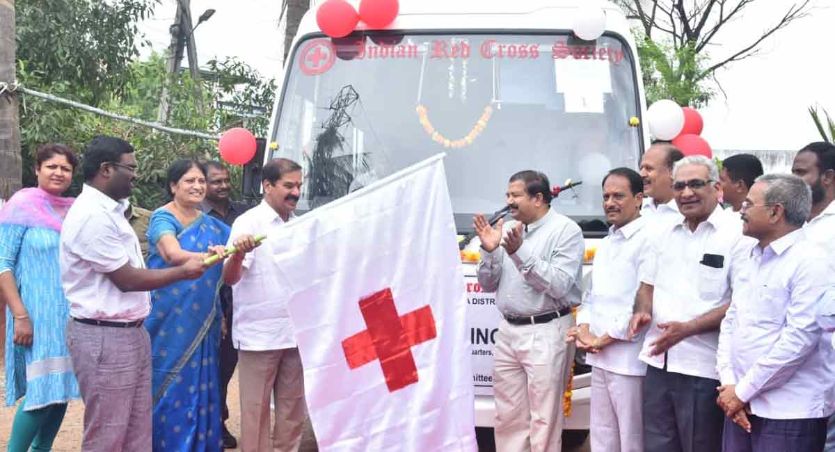 MLA Vinay Bhaskar launches IRCS mobile testing lab in Hanamkonda