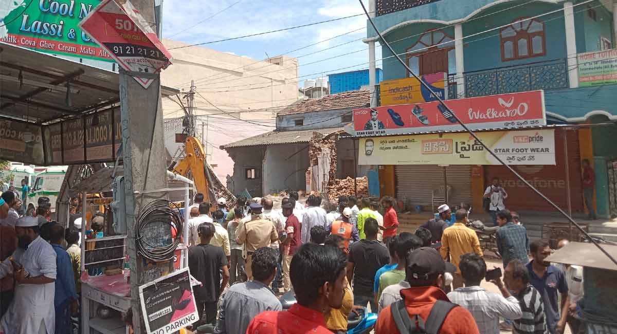 Two feared dead in house collapse in Warangal