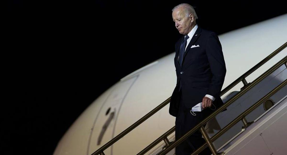 US President evacuated after plane entered airspace near beach home