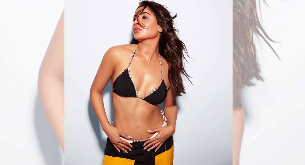 Samantha’s latest post promoting Burberry outfit draws flak from netizens