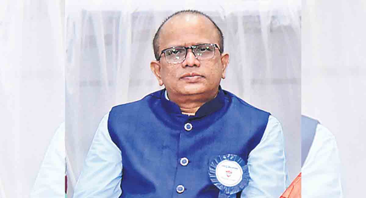 Choose a different strategy for competitive exams: Vepa