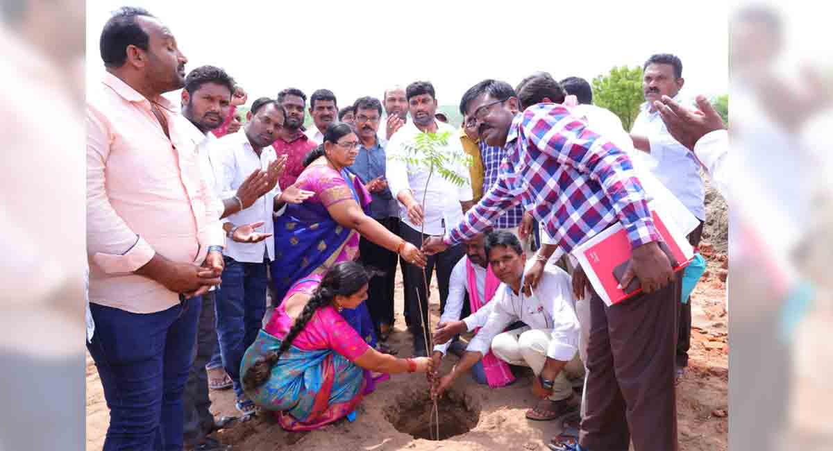 Mancherial: Suman urges SCCL land occupants to regularise assets