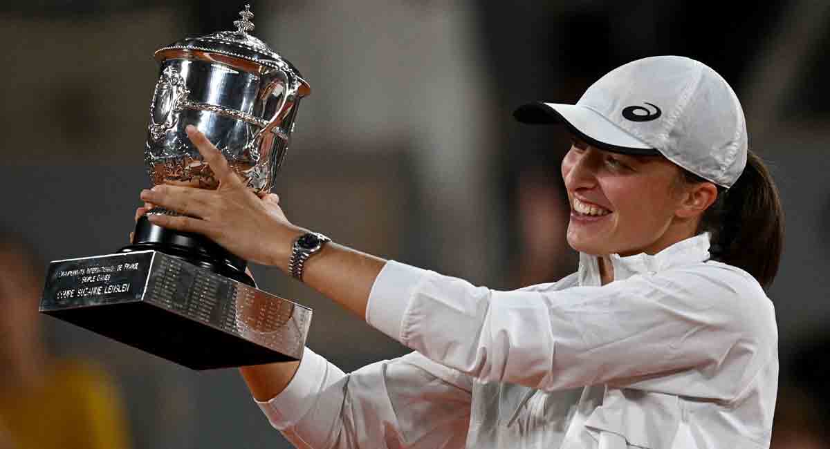 French Open: Iga Swiatek beats Coco Gauff to clinch 2nd title