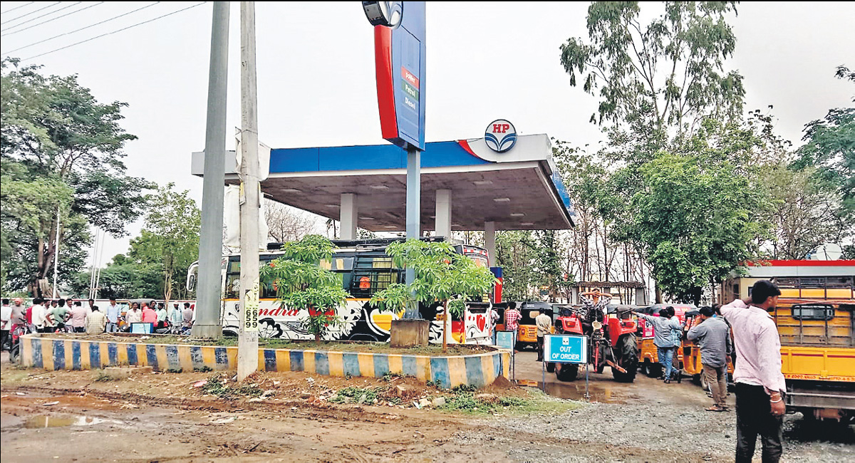 Khammam faces fuel shortage; normal life, farm activities crippled