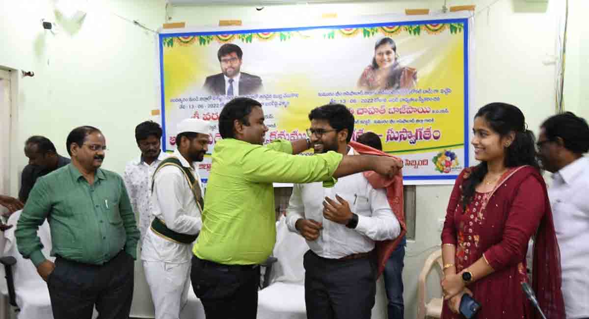 Asifabad: Former additional collector Varun Reddy gets warm farewell