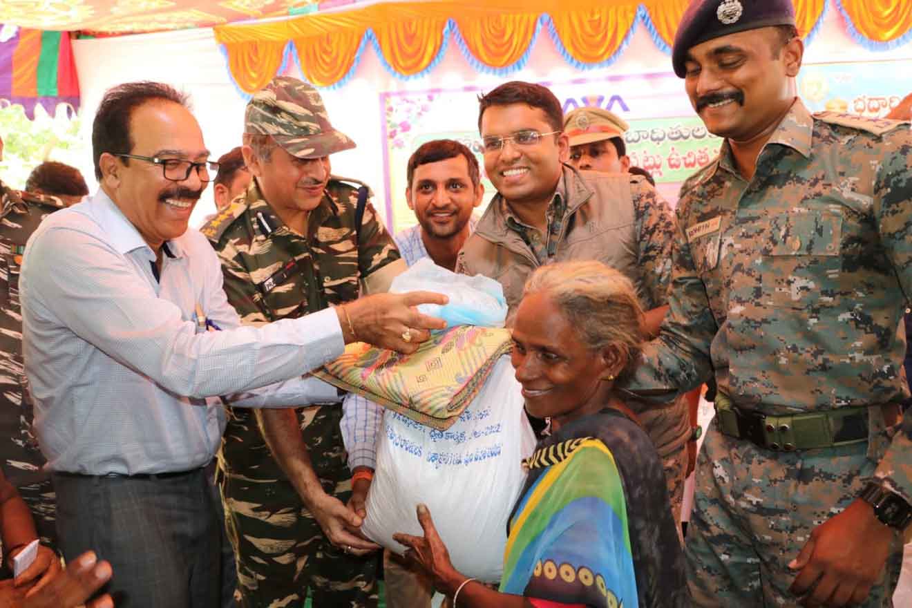 Kothagudem cops reach out to flood-hit tribals