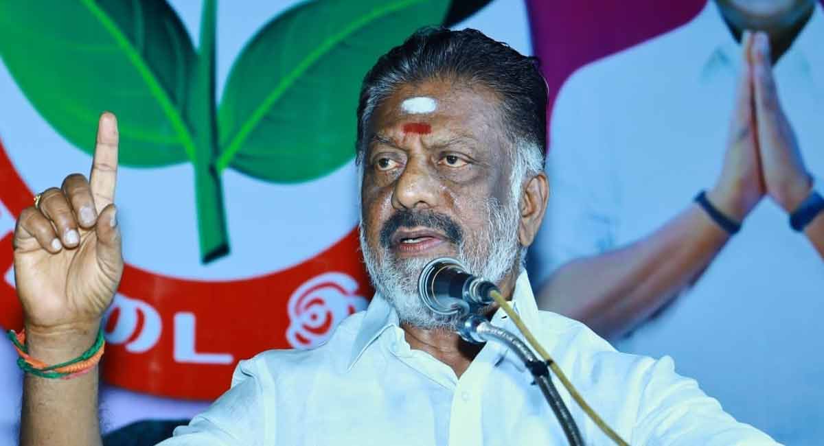 SC orders status quo on AIADMK row, asks HC to decide OPS faction plea against party meet