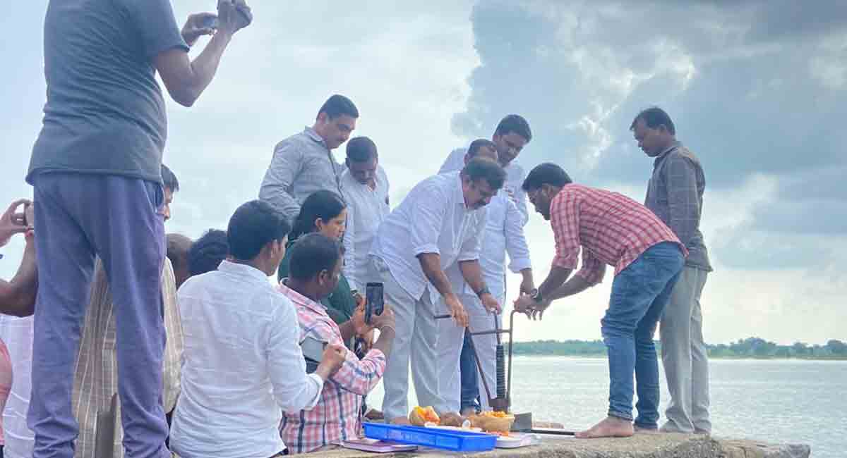Sanagreddy: Andole MLA releases water from Pedda Cheruvu