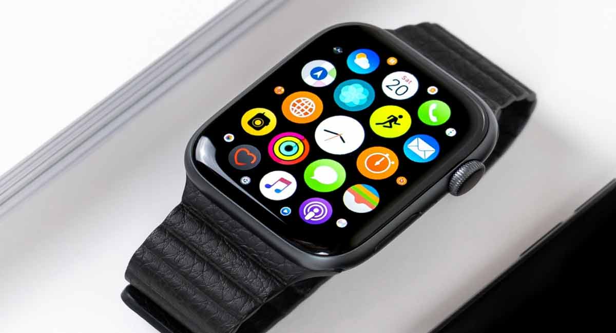 Apple Watch Series 8 likely to have larger display