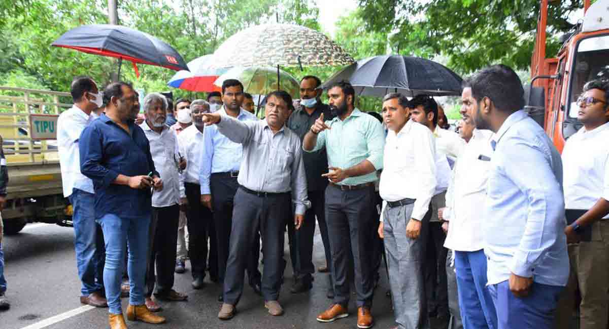 Special CS Arvind Kumar inspects Formula-E track in Hyderabad