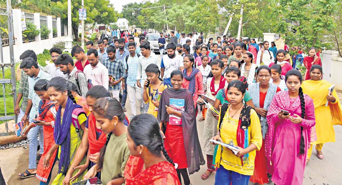 Aiding aspirants in grasping current affairs