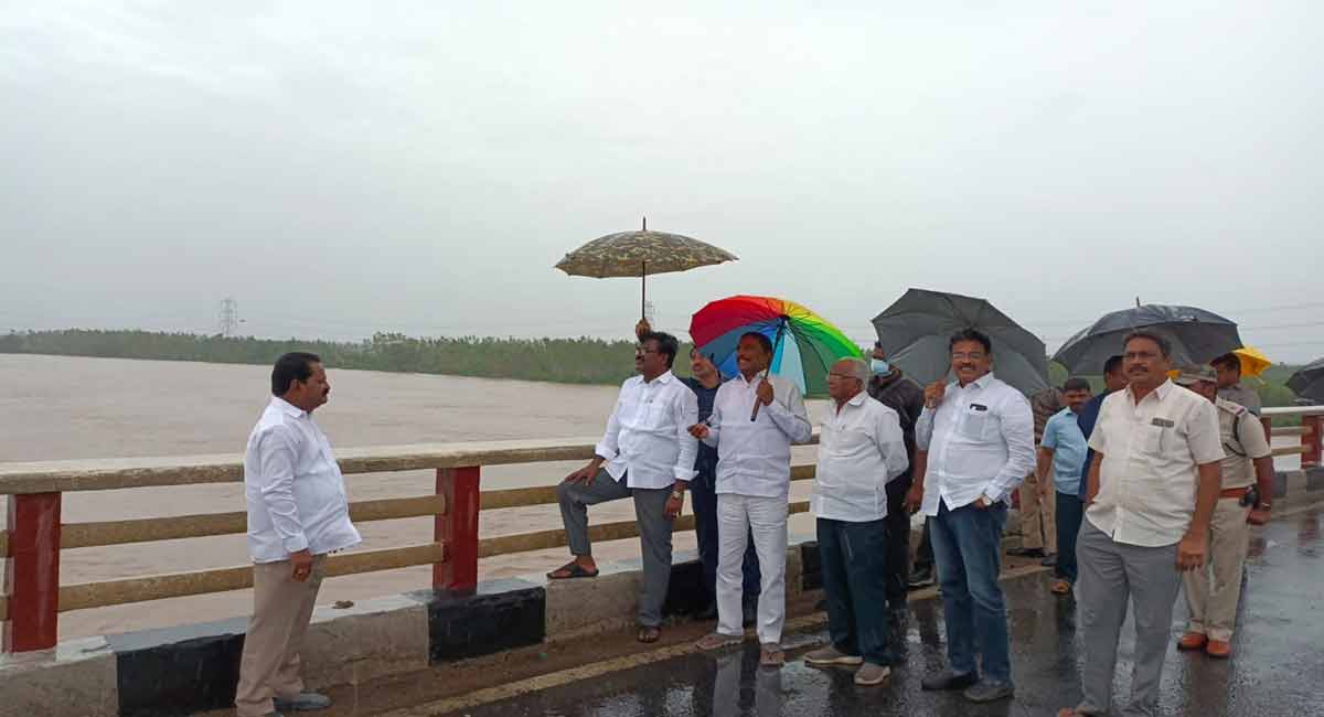 Water level in Godavari recedes, third warning withdrawn at Bhadrachalam