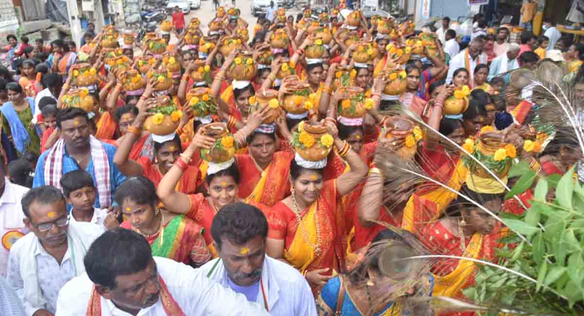 Rains fail to dampen spirit of devotees in Mancherial