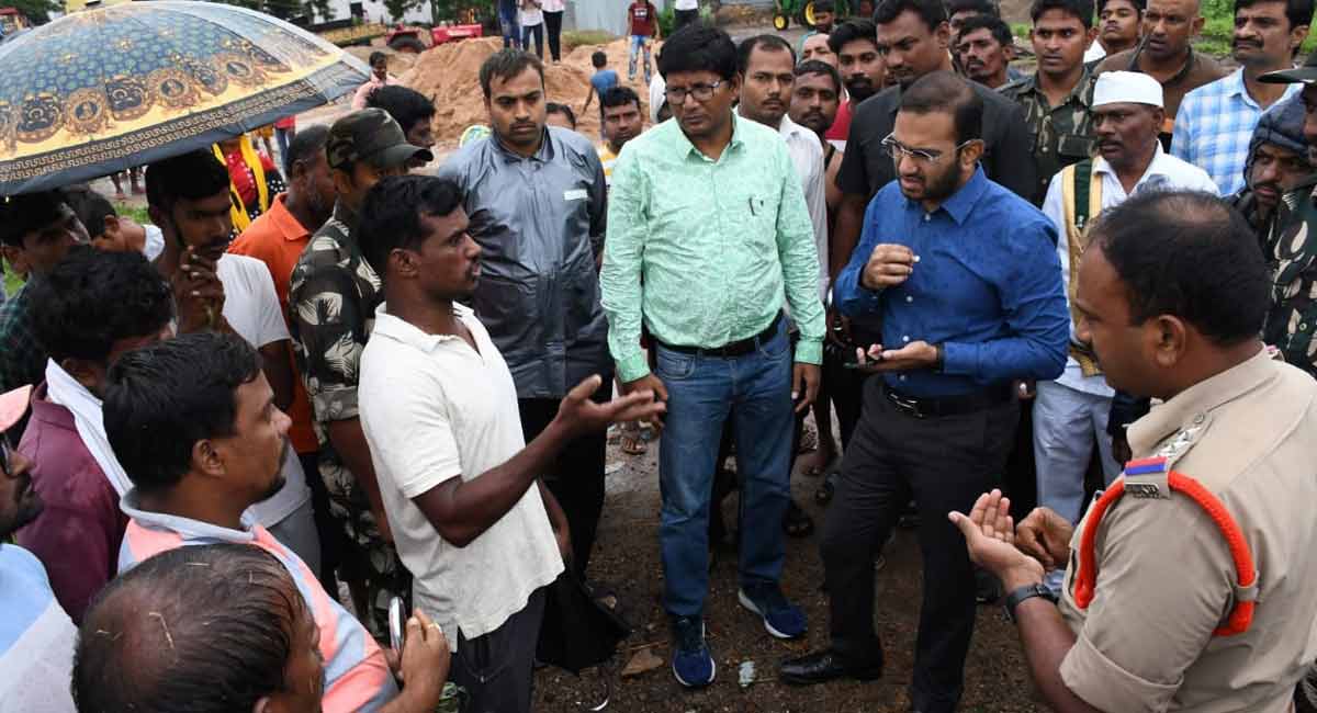 Collector tours flood-affected areas in Nirmal