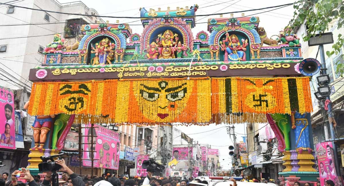 Colourful Bonalu festivities at Ujjaini Mahakali temple