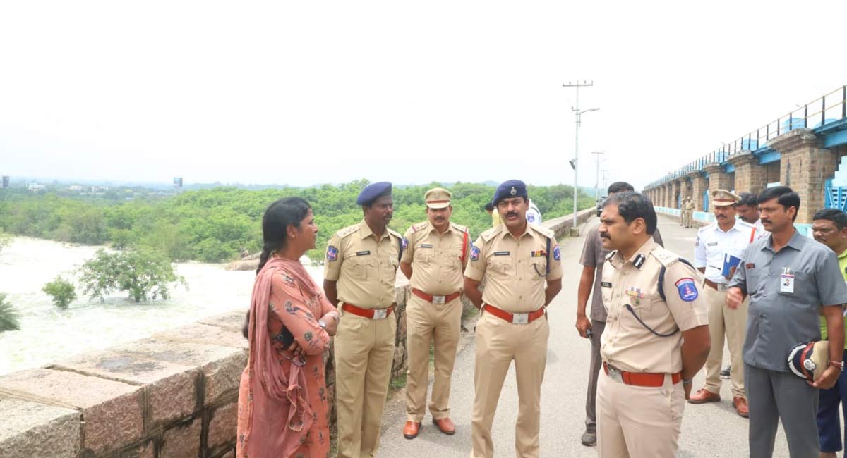 Cyberabad police request people not to venture out unnecessarily