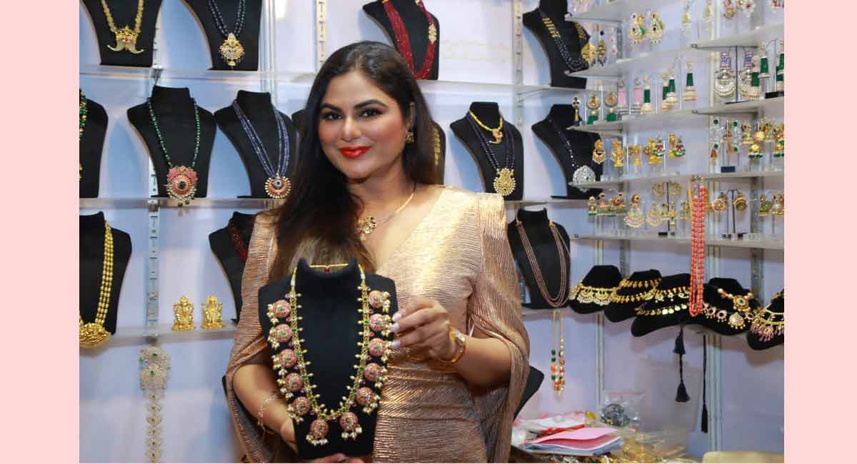 National Silk Expo begins at Sri Satya Sai Nigamagamam