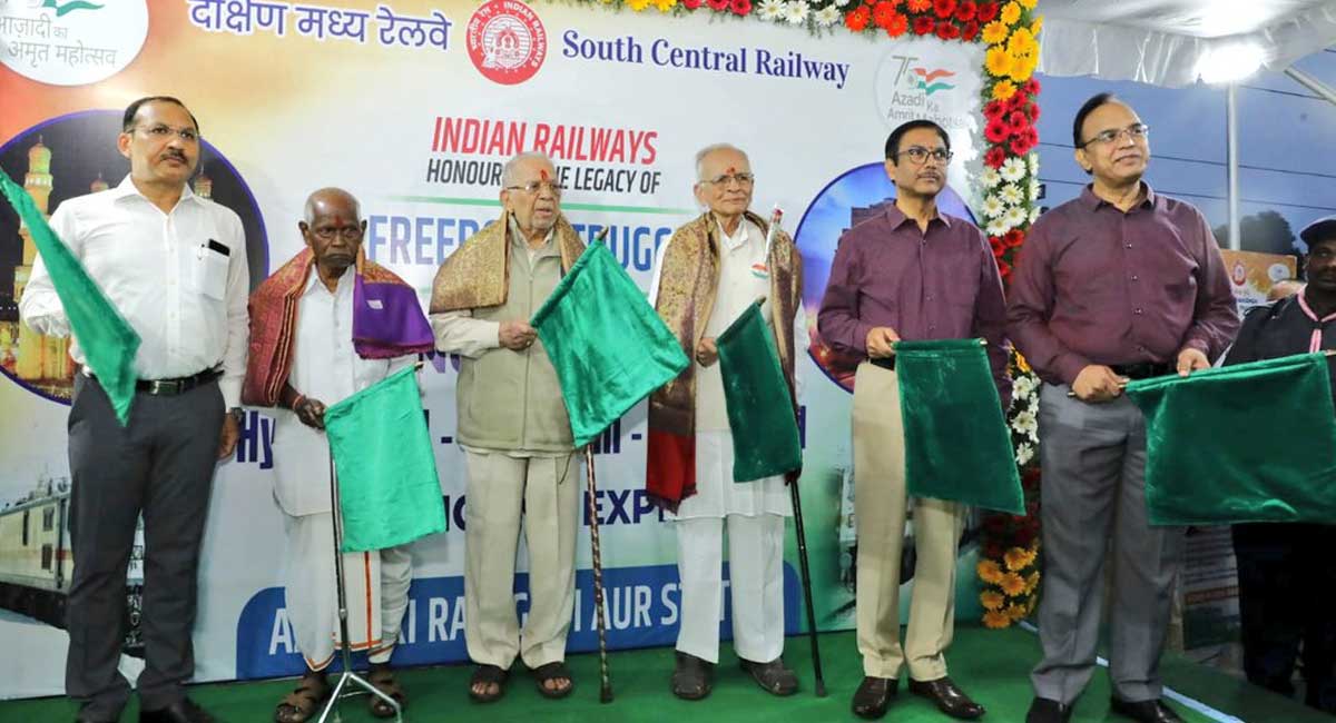 Azadi Ki Rail Gadi Aur Station: Freedom fighters flag off Telangana Express