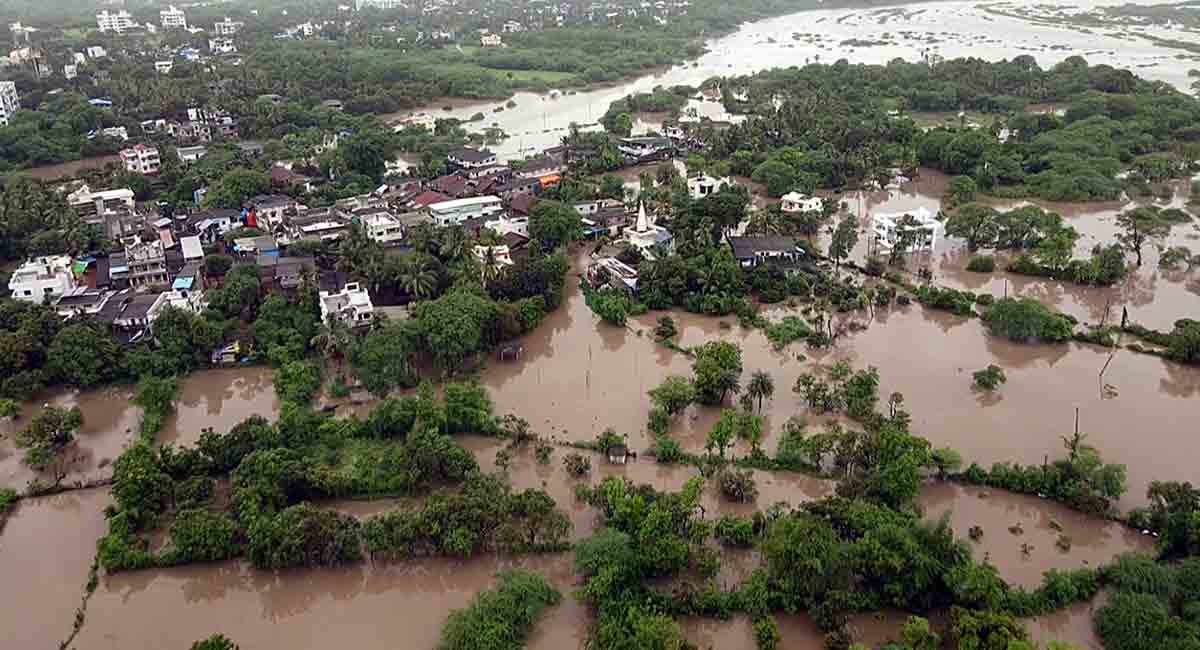 6 dead as heavy showers continue in Gujarat