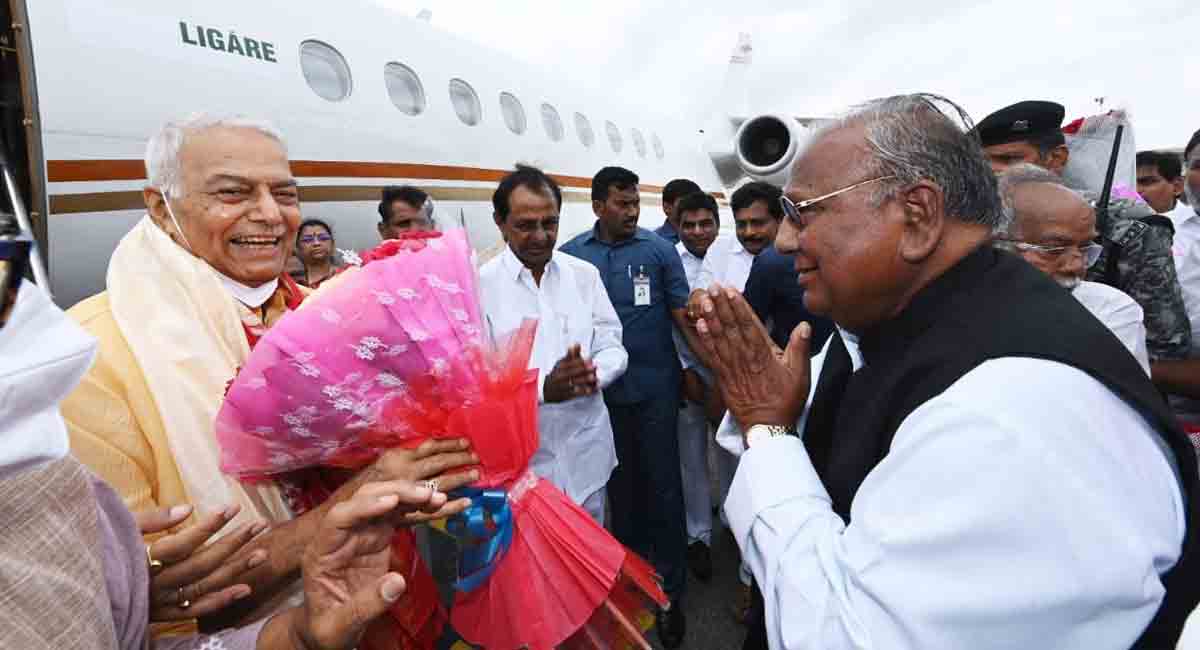 Defying TPCC orders, Hanumantha Rao meets Yashwant Sinha