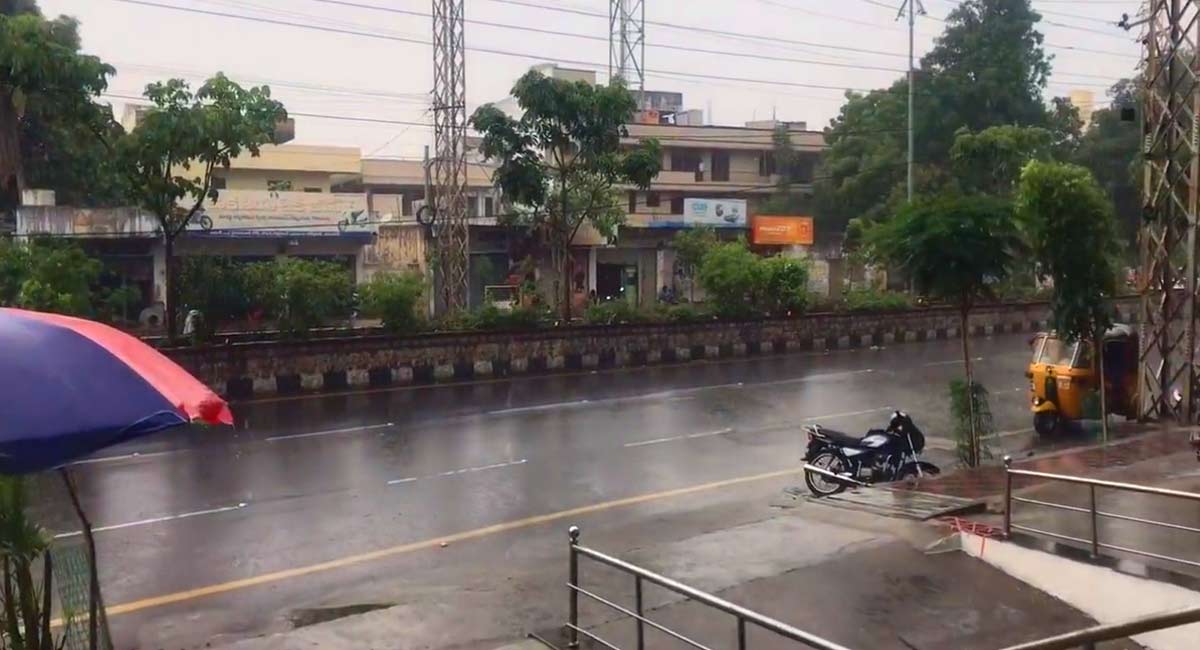 Incessant rain paralyzed normal life in old Karimnagar