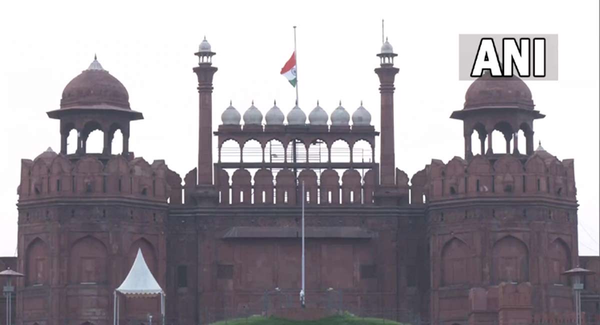 India mourns Shinzo Abe’s assassination, national flag flies at half-mast