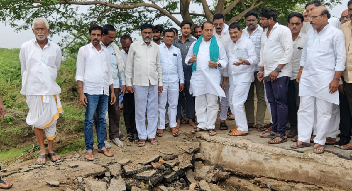 TS Govt will extend all support to victims of incessant rains: Indrakaran