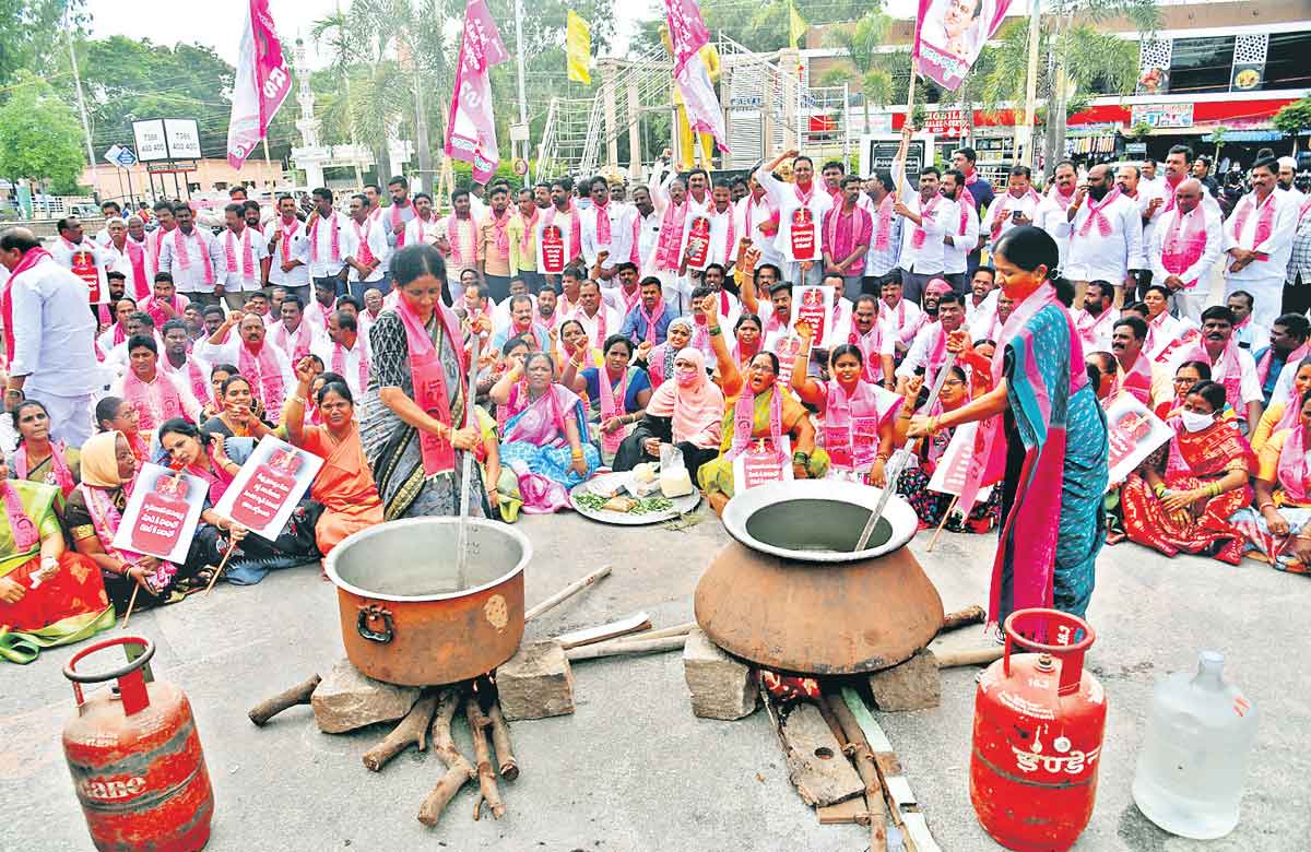 Roll back LPG price hike: KTR