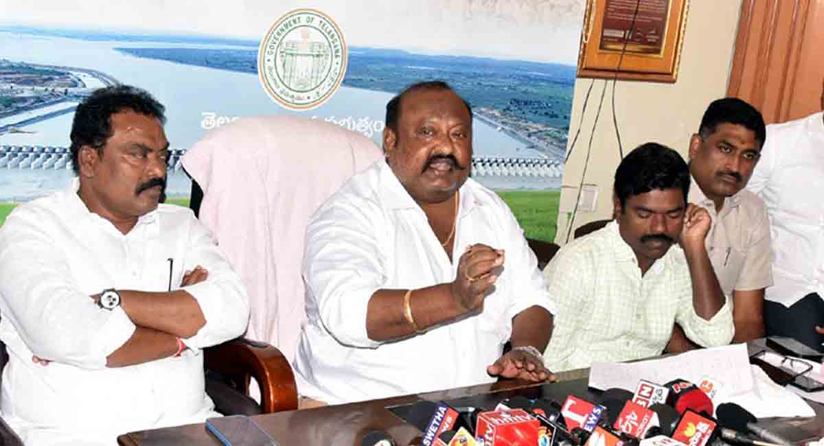 Gangula Kamalkar flays BJP state president’s silent protest