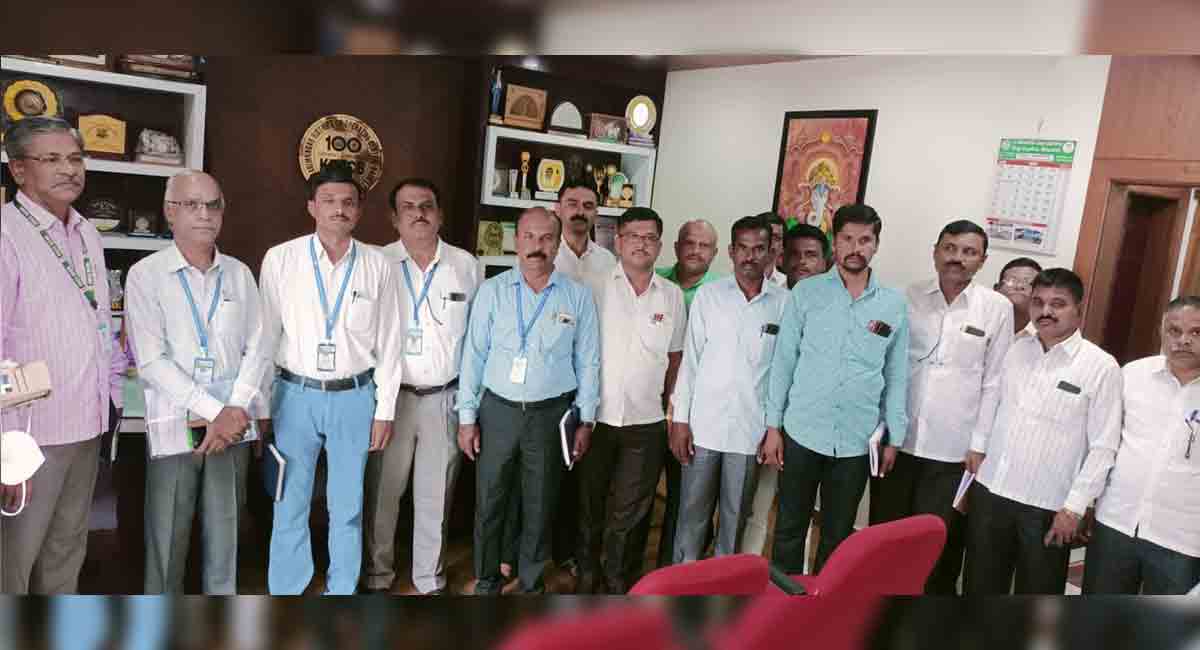 Maharashtra DCCB team lauds Karimnagar DCCB