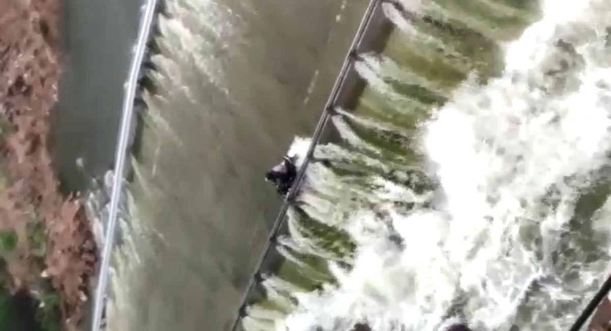 Hyderabad: Man stuck in flood near Himayat Sagar, rescued