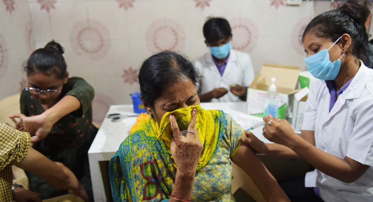 More than 194.17 Cr COVID-19 vaccine doses provided to states, UTs: Centre