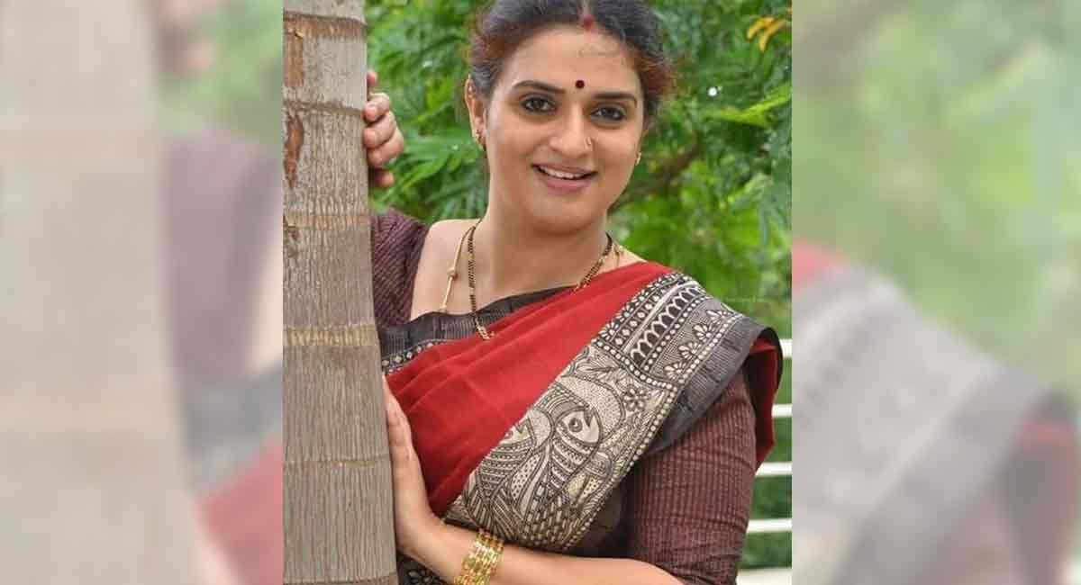 Actress Pavithra Lokesh lodges complaint against stalking