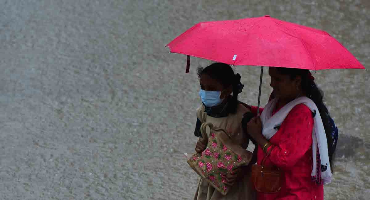 GHMC’s EV&DM wing issues rain alert, asks people to stay indoors