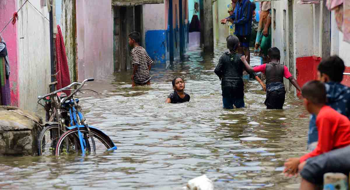 Incessant rains disrupt Normal life in Telangana-Telangana Today