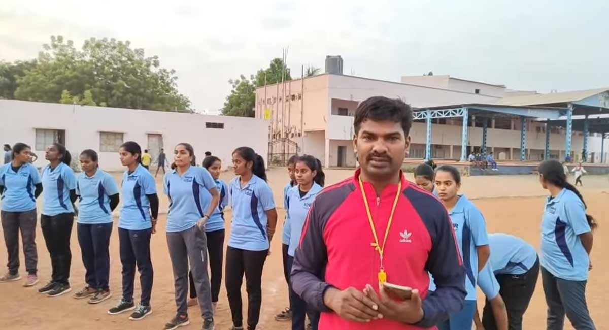 Constable suspended for running police coaching centre in Karimnagar