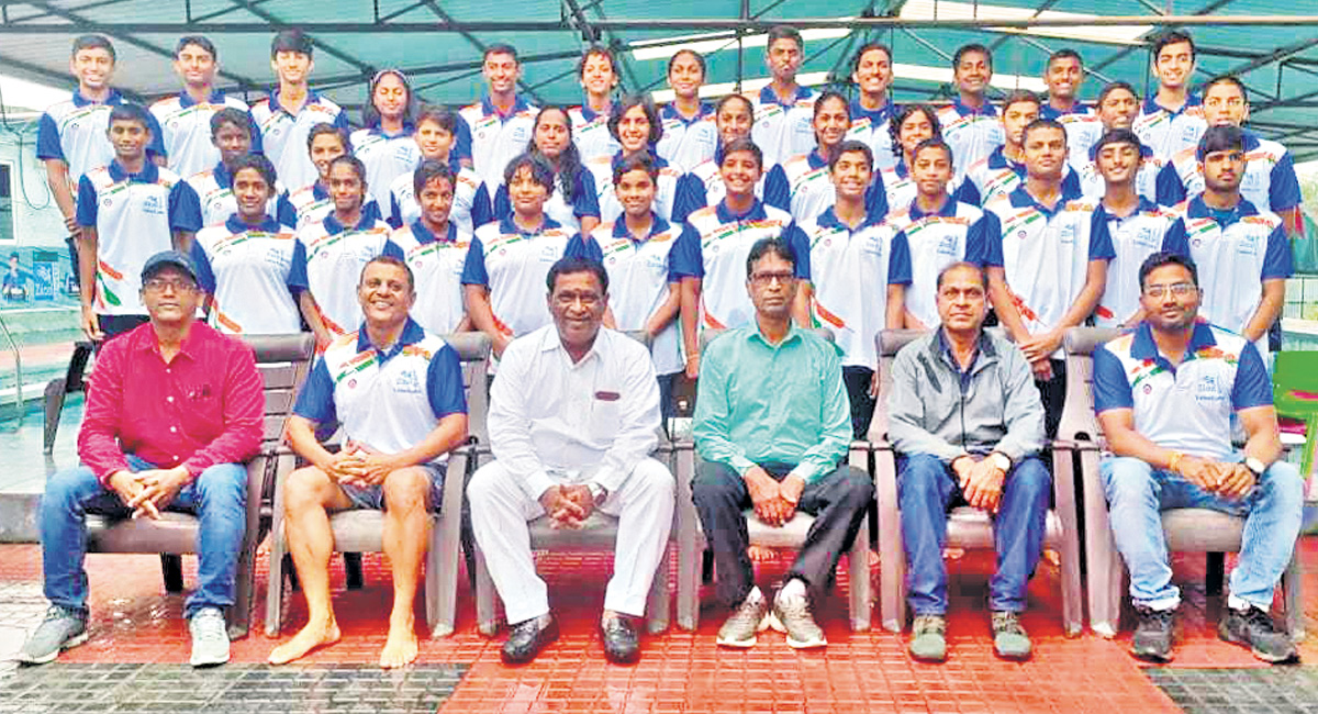 SATS chairman felicitates Telangana swimming team