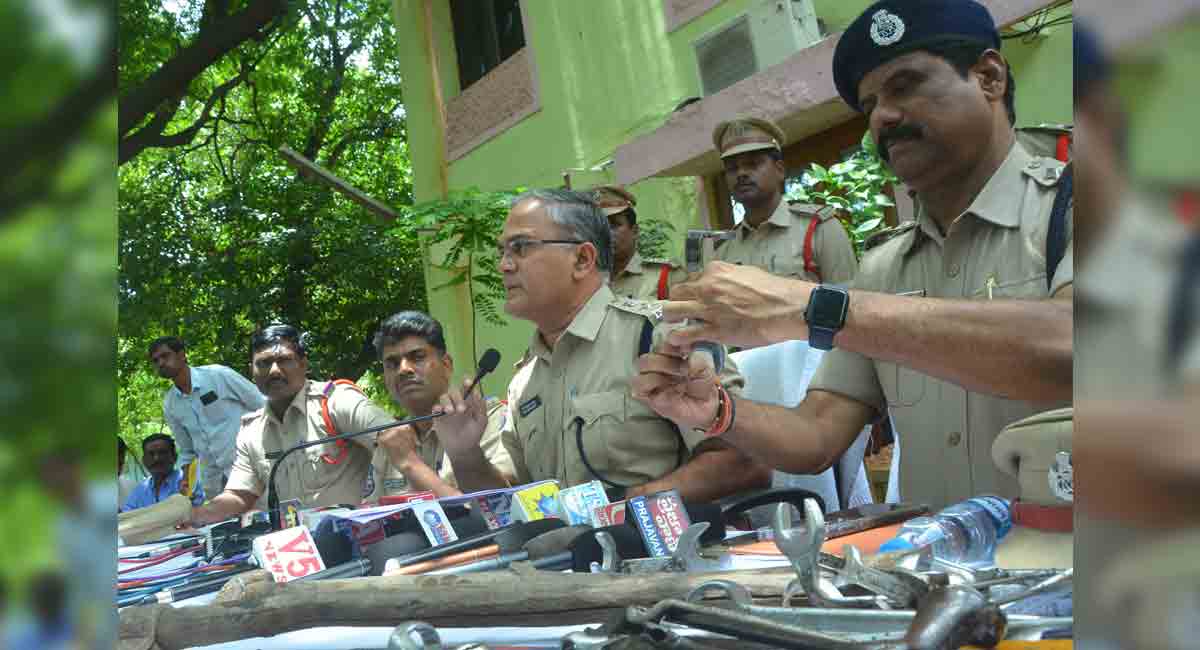Gang looting locked out industries nabbed by Sangareddy Police