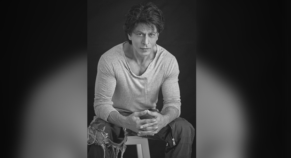 Shah Rukh Khan’s monochrome picture takes over the Internet