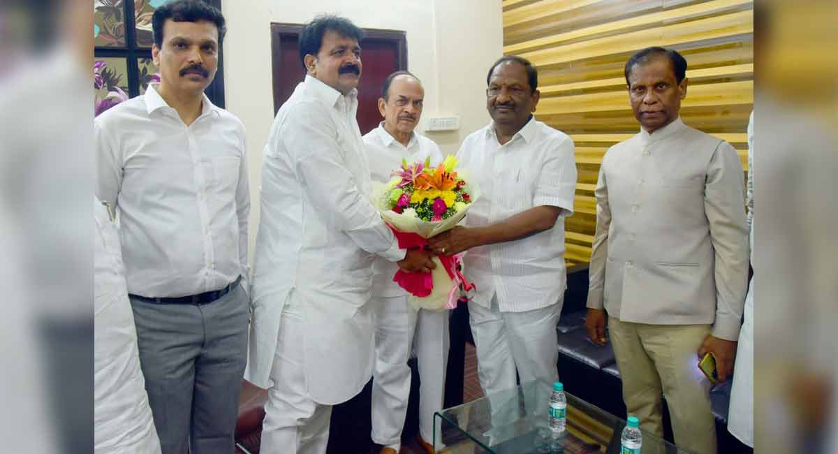 Bihar minister lauds Telangana’s TMREIS initiative