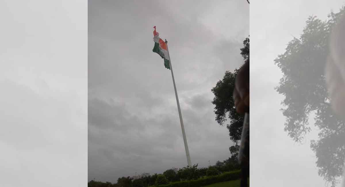 Heavy rains: Tricolour at Sanjeevaiah Park taken down 