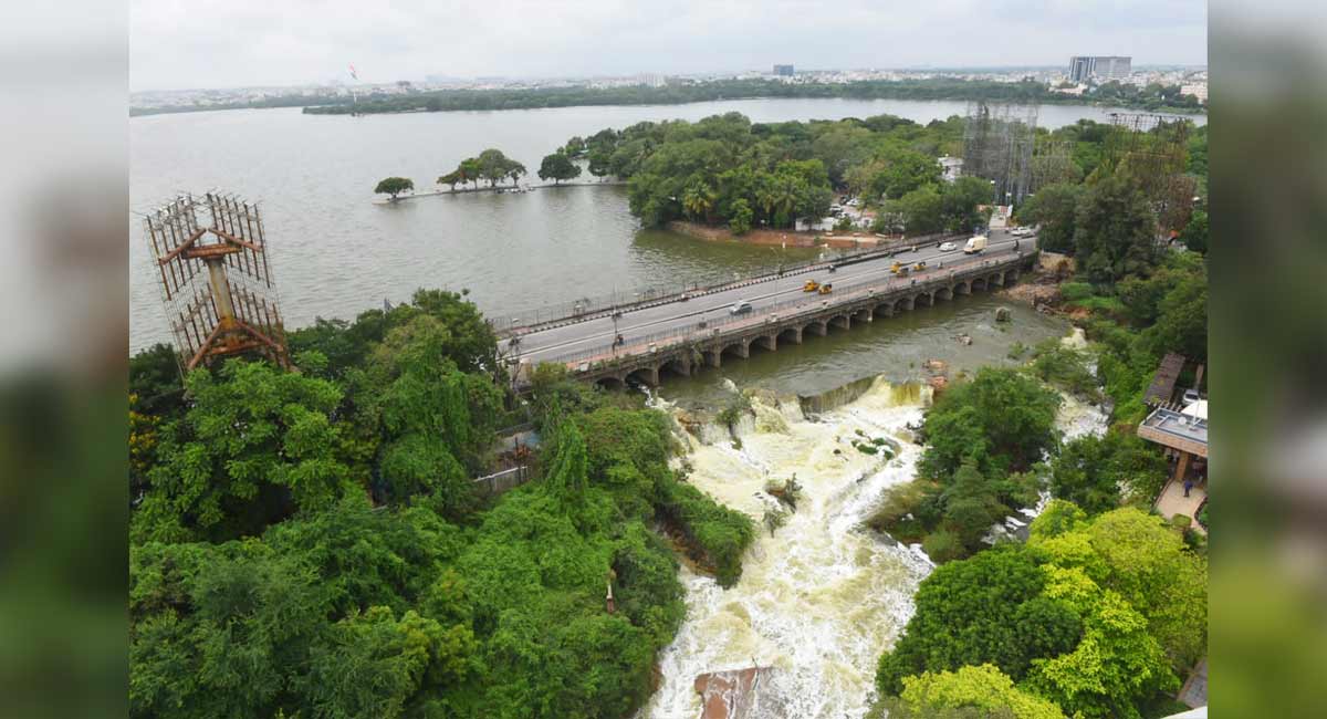 Hyderabad rains: More gates of Osman Sagar opened, Hussain Sagar on the brim