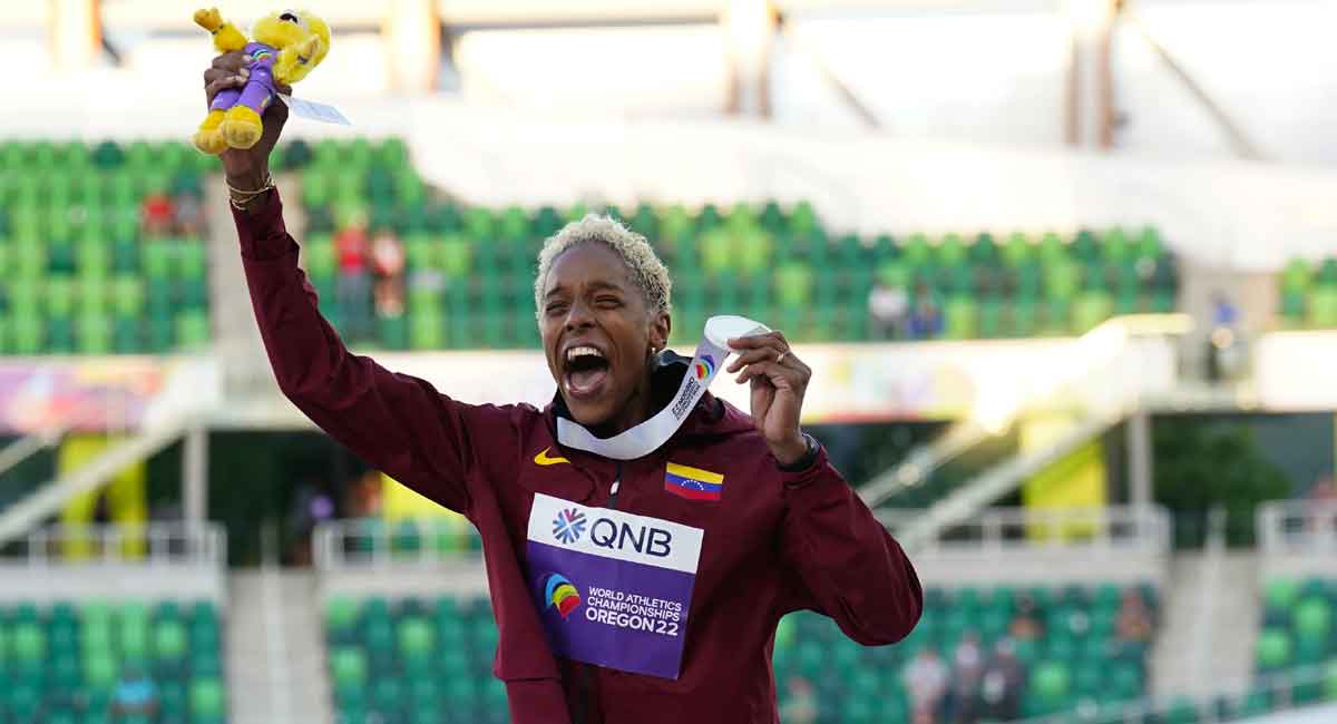 Rojas leaps to third gold at World Athletics Championship