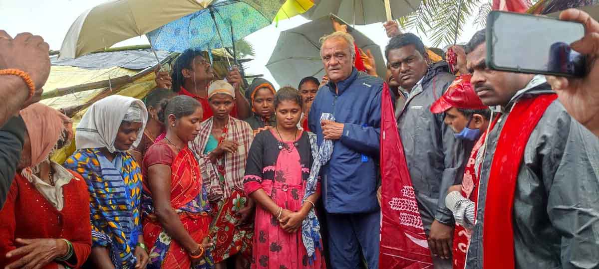 Mancherial: Narayana, RS Praveen Kumar visit Koya Pochamguda