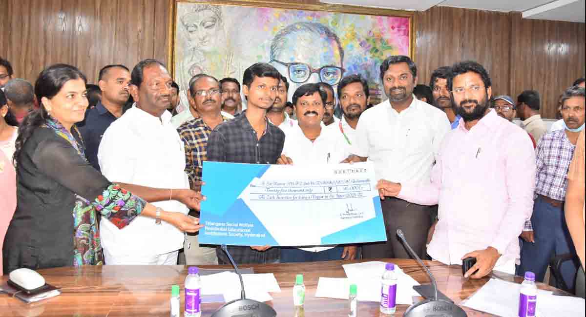 Meritorious Intermediate student gets cash reward in Mancherial