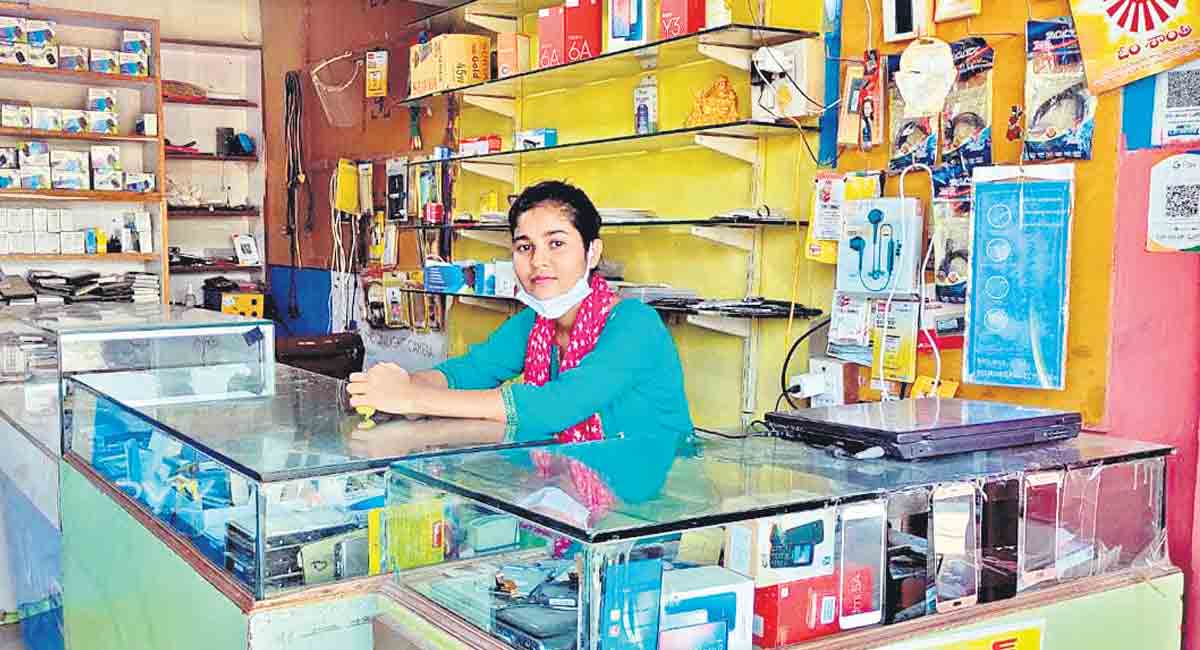 Stree nidhi: Rs 3074.02 crore loans extended to over 5 lakh SHG women